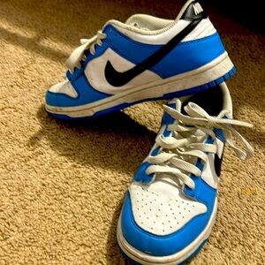 I am selling Nike sky blue dunks size is 7y I will clean them